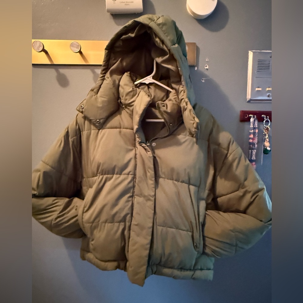 American Eagle Outfitters Khaki Women's Puffer Jacket
